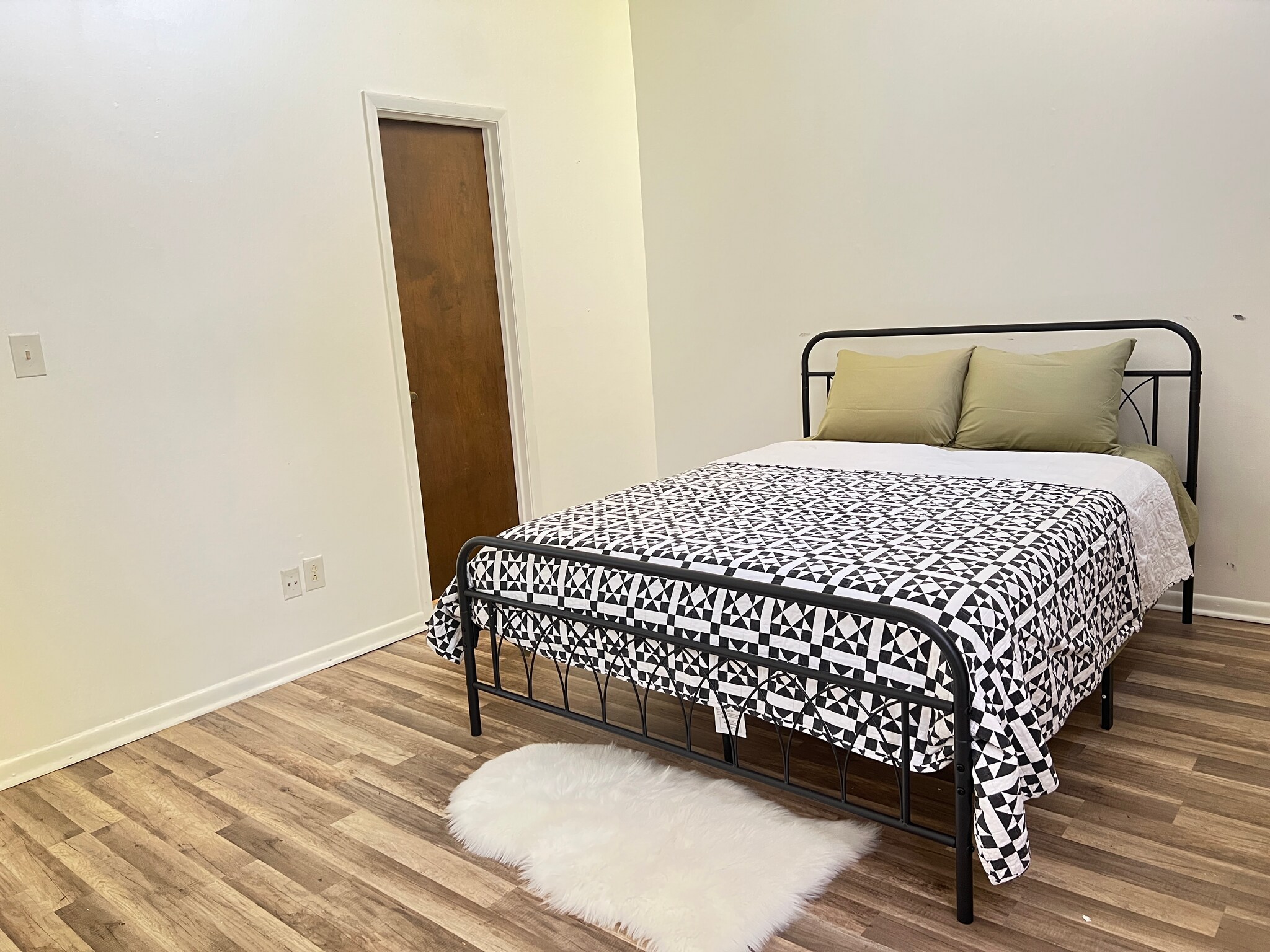 Bedroom 2 - 3645 Belmont Rd