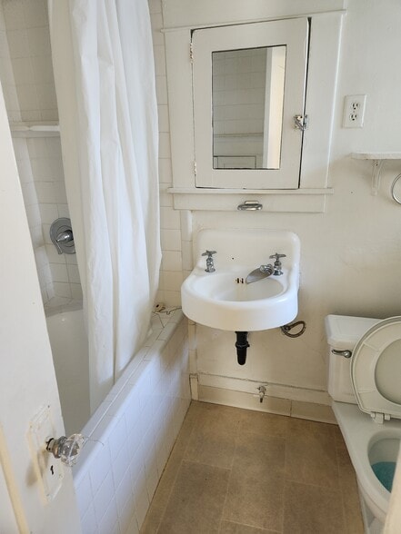 Bathroom - 304 N Colorado Pl