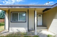 Building Photo - Three Bedroom Home in Hayden