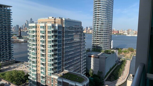 Building Photo - 1 Shore Ln