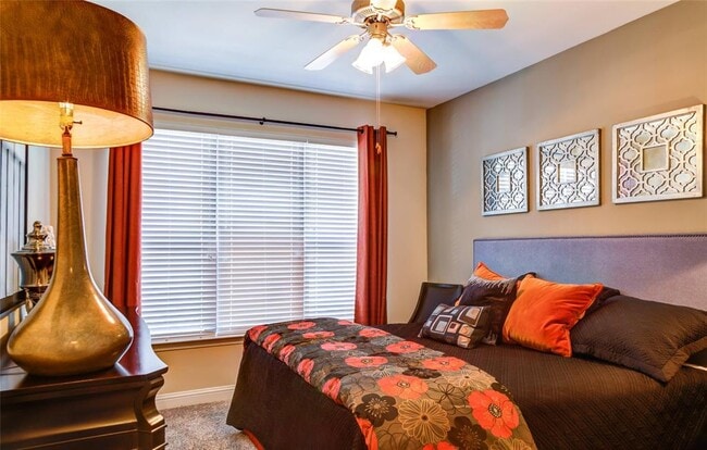 Building Photo - 4620 N Braeswood Blvd