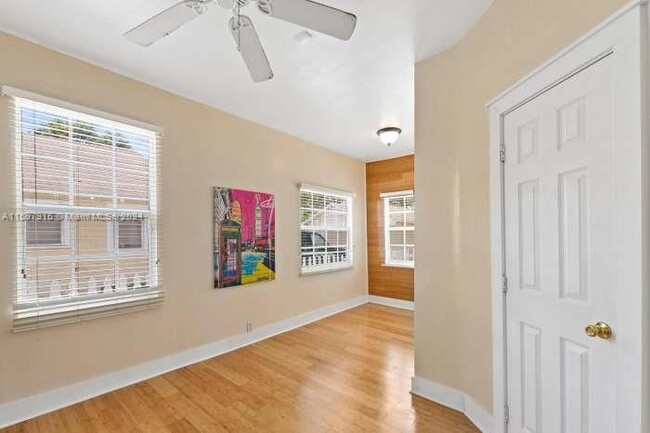 Building Photo - 646 33rd St