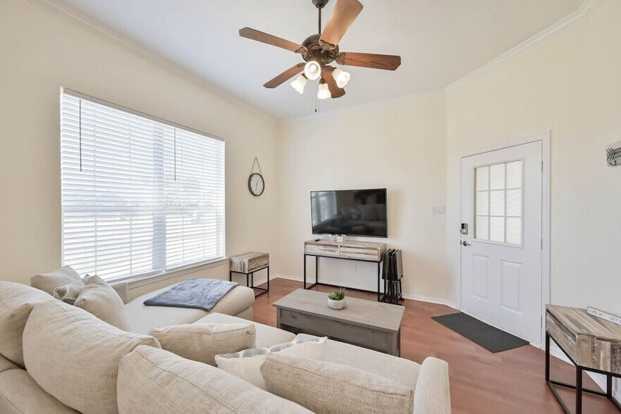 Primary Photo - 811 Mallard Pointe Dr