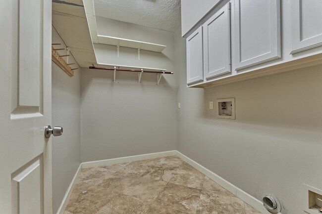 Building Photo - 3 Amber Sky Pl