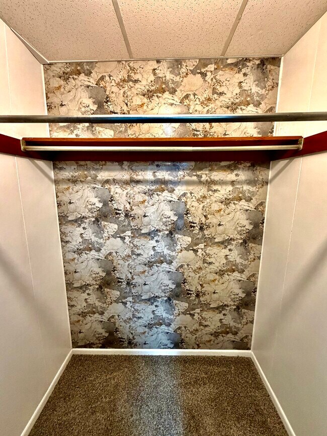 Building Photo - 415 S James St