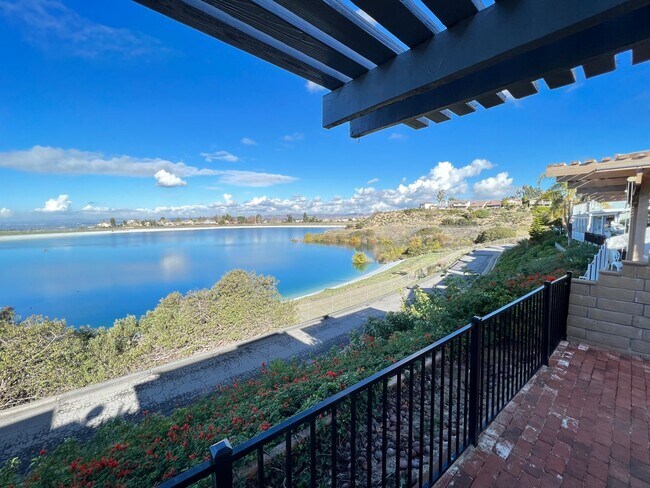 Building Photo - Dazzling Lake Summit Lake View Single Family Home!