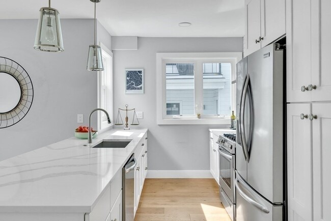 Building Photo - 19 Plymouth St