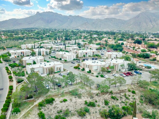 Building Photo - 6201 Escondido Dr