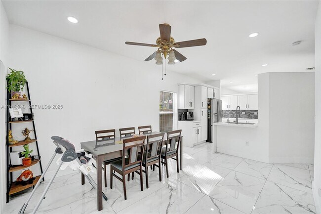 Building Photo - 4118 Sapphire Terrace