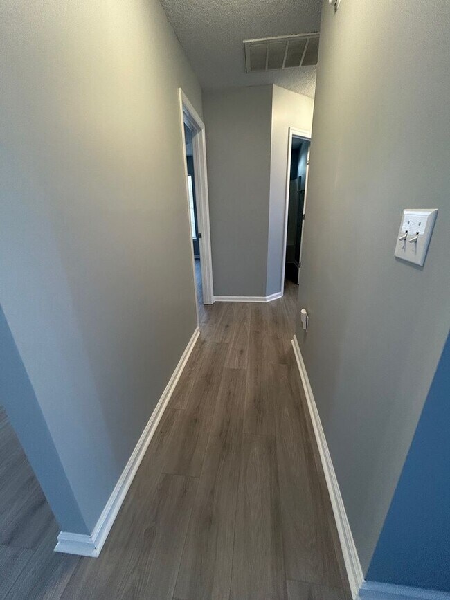 Building Photo - Charming 3BR /2BA  Home with many upgrades in North Charleston