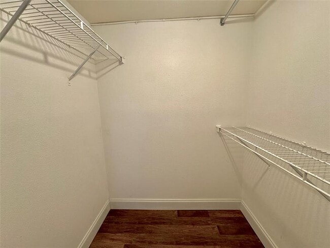 Building Photo - 2821 Somerset Dr