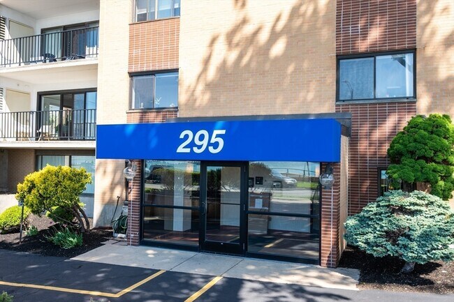 Building Photo - 295 Lynn Shore Dr