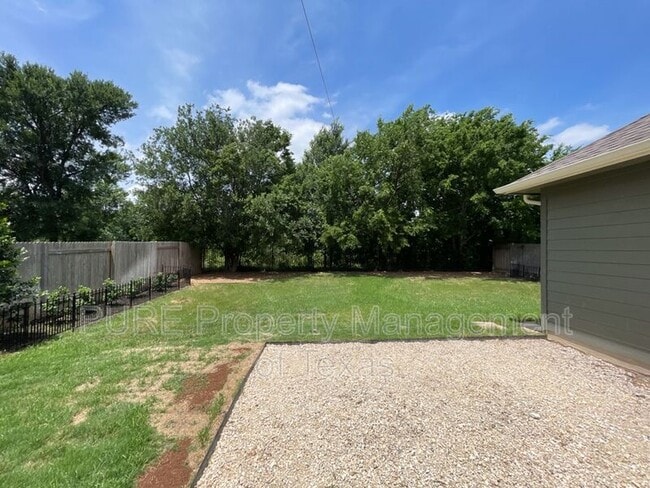 Building Photo - 716 Expedition Way