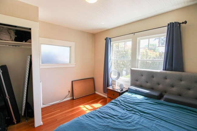 Building Photo - Charming 1 bedroom, 1 bathroom home
