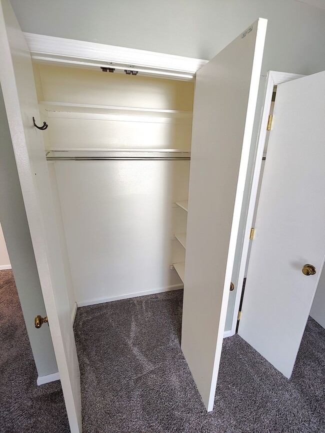 Building Photo - *Updated 1BD/1BA Condo Available in Scott ...