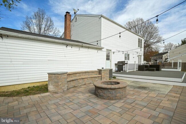 Building Photo - 2712 Advent Ct S