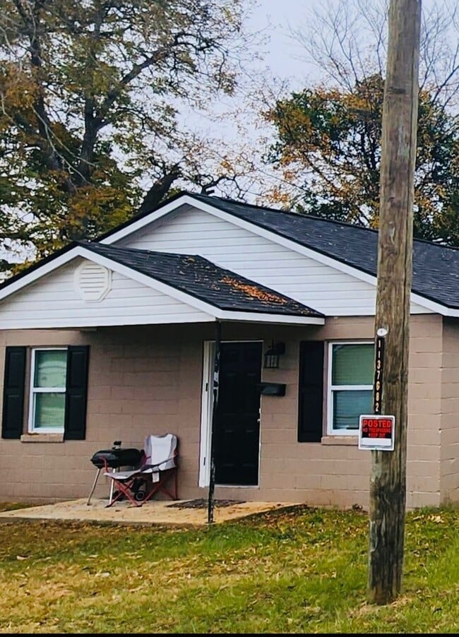 Building Photo - Poplar Street Hawkinsville