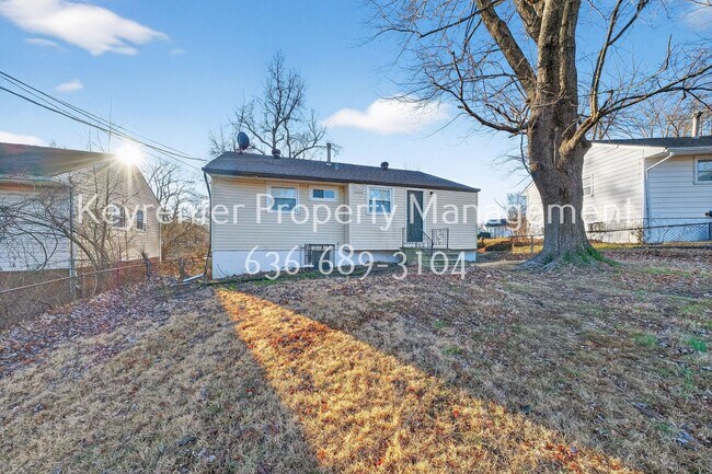 Building Photo - Spacious 3-Bedroom Home with Large Yard – Section 8 Welcome