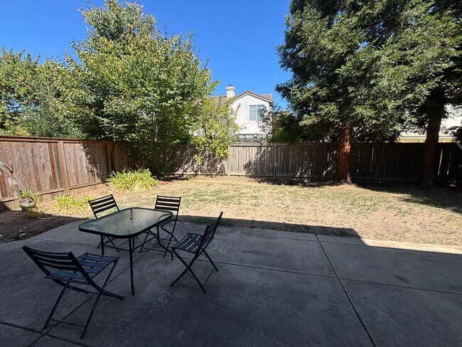 Building Photo - 9829 Waterfowl Dr