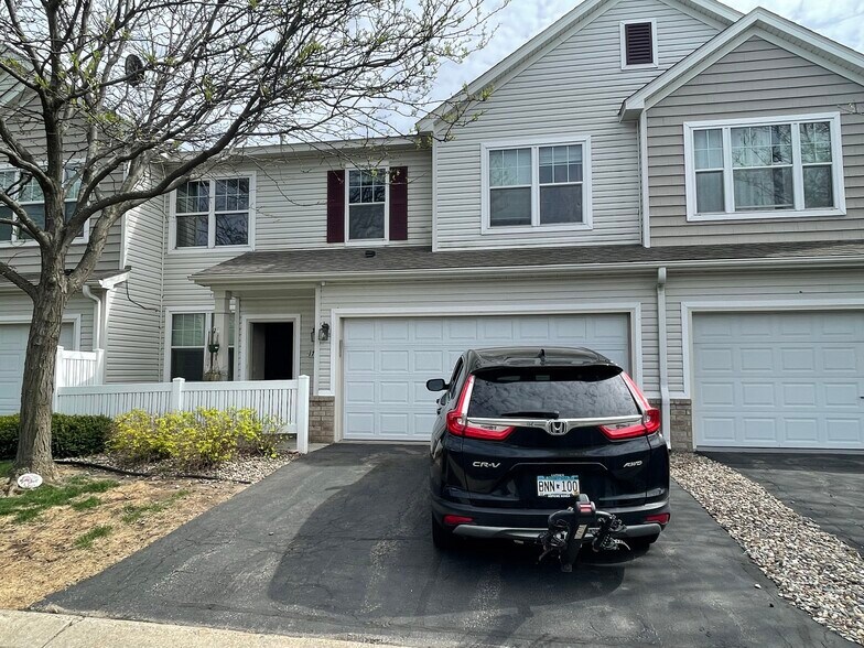 Building Photo - 1725 Countryside Dr