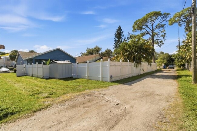 Building Photo - 469 38th Ave N