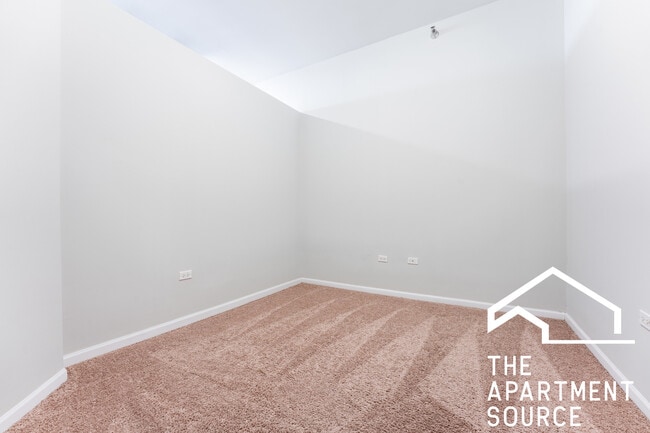 Building Photo - 1464 S Michigan Ave