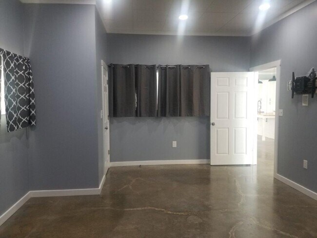 Building Photo - 6047-E Wayne Memorial Drive