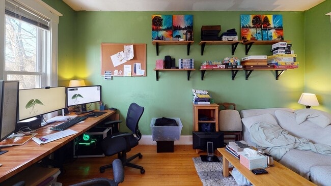 Building Photo - 70 Larch St