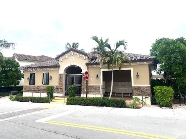 Building Photo - 5505 NW 27th Ct