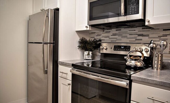 Building Photo - One Bedroom Signature Style Apartment on the First Floor