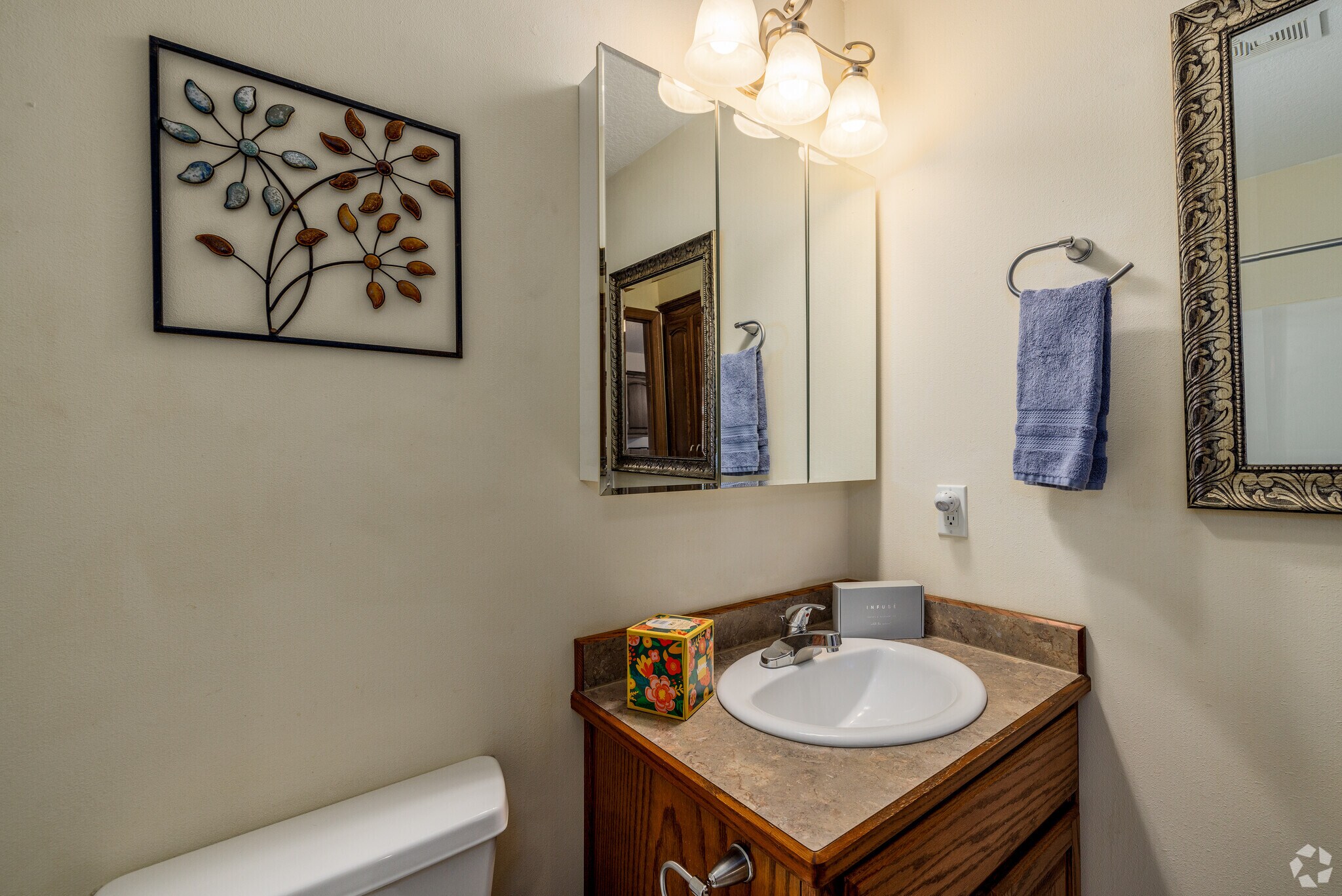 1BR, 1BA - 650SF - Bathroom - Sanibel Executive Suites