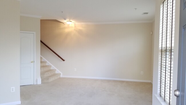 Building Photo - 3 Level *END UNIT* townhouse in Frederick ...