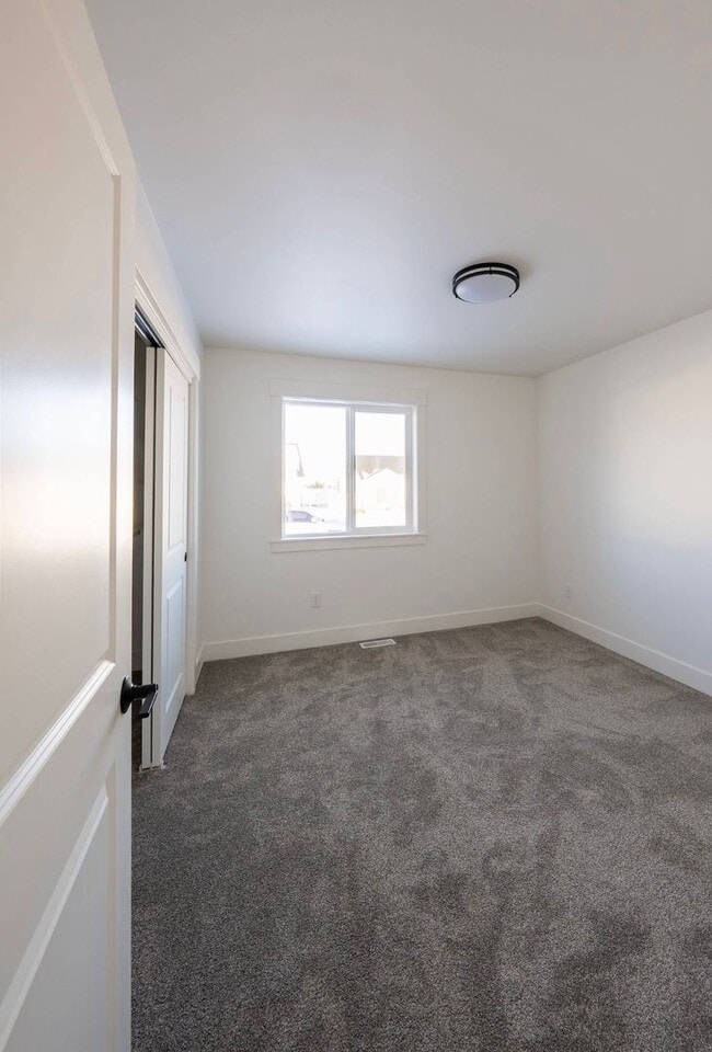 Building Photo - 505 Jeanine Dr