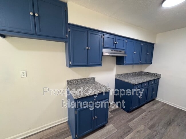 Building Photo - 4920 Gardiner Dr