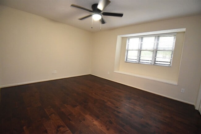 Building Photo - 429 Sunset Dr