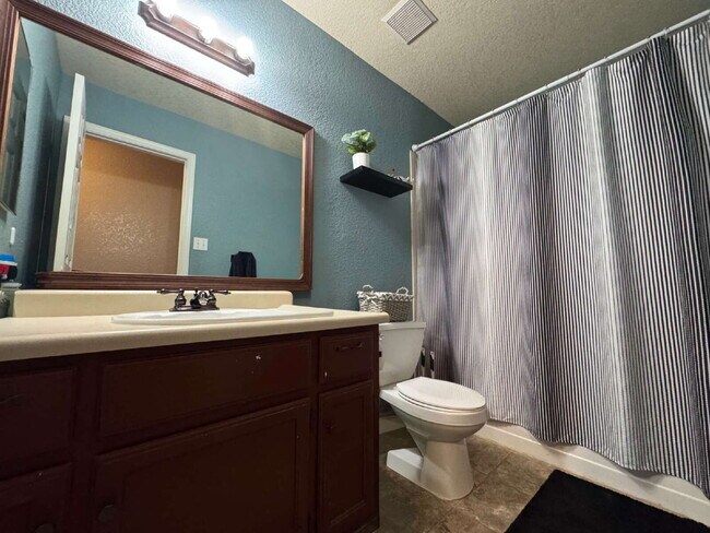 Building Photo - “Spacious 4-Bedroom, 2-Bath Home with Solar Panels in Yuma”