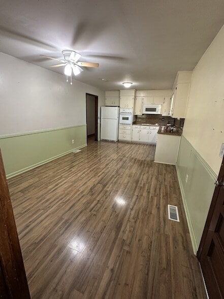 Building Photo - 131 Woods Rd