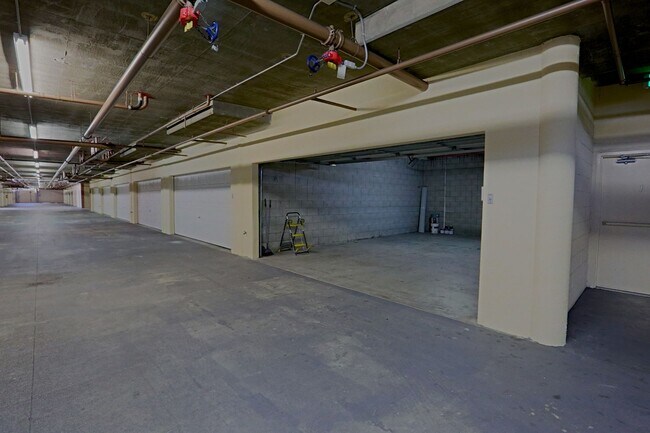 Building Photo - Gorgeous 3rd floor Corner Unit 3Bed/2Bath in Oceanside