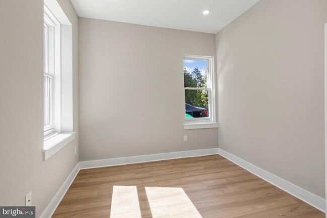 Building Photo - 6712 Ridge Ave