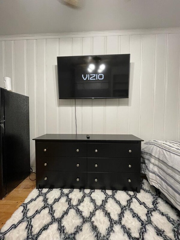 Building Photo - 2804 Truman St NE