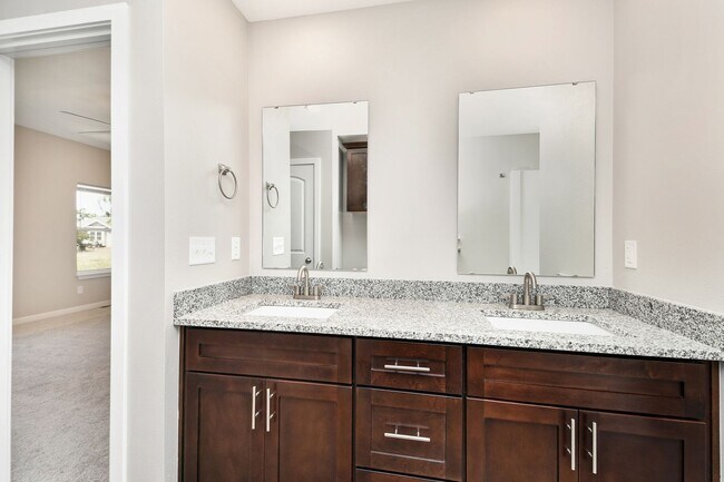 Building Photo - Great spacious home in Willard