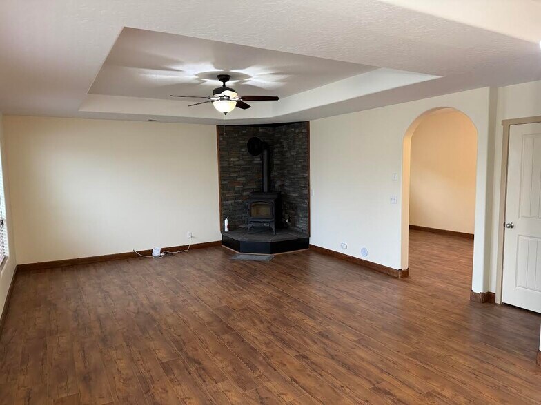 Building Photo - 3420 W Pescador Dr