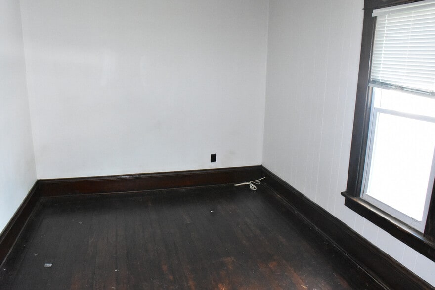 Building Photo - 566 North St