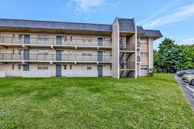 Building Photo - 7820 S Colony Cir