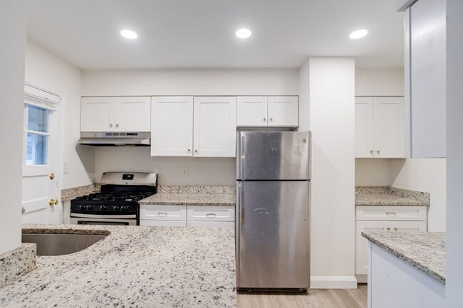 Building Photo - 1809 Glen Ridge Rd