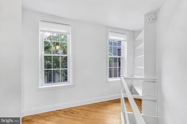 Building Photo - 560 N Judson St