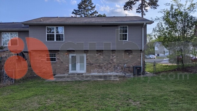 Building Photo - 4 Bedroom 2 Bathroom! Pet Friendly! Ask about our move-in specials!