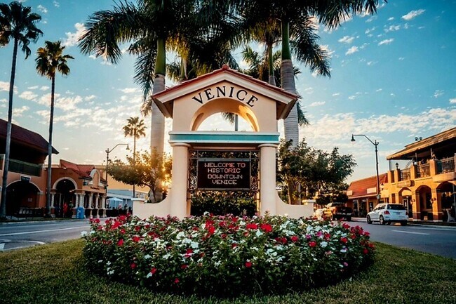 Building Photo - 1221 Sleepy Hollow Rd