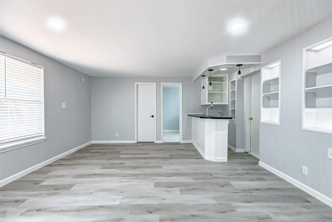 Building Photo - 5122 W Bellfort Ave