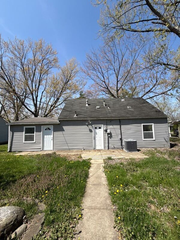 Building Photo - 982 Antwerp Rd